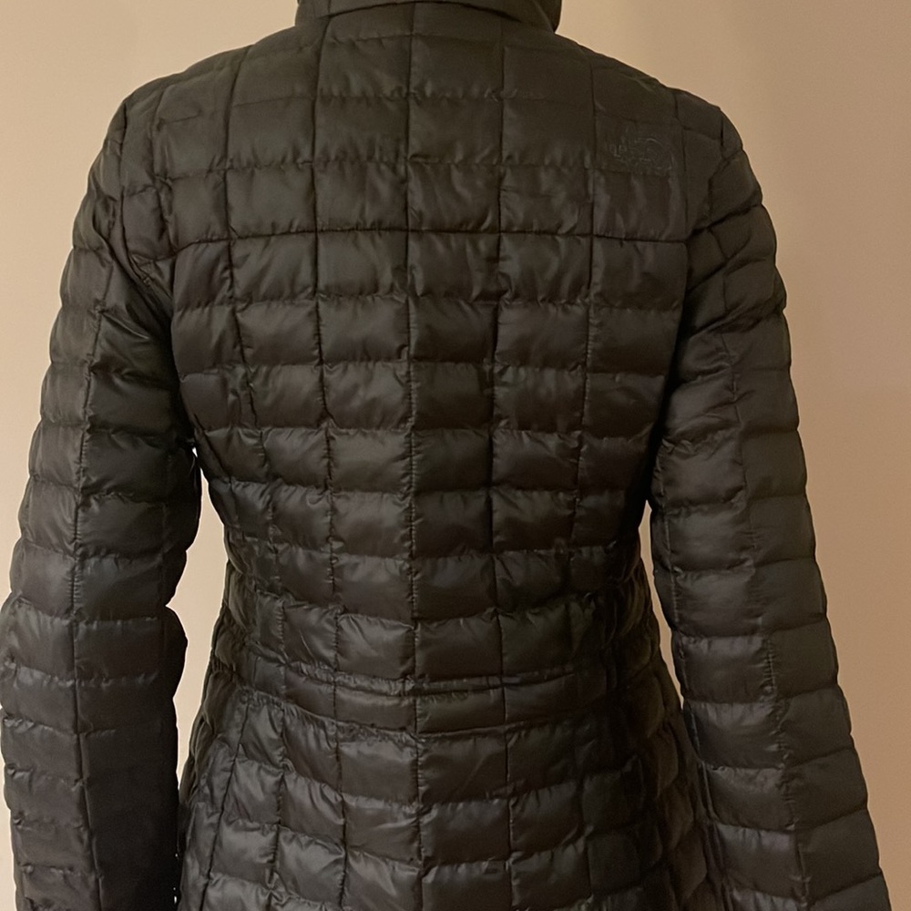 The North Face Women's Eco Thermoball Parka 2, Medium - Picture 11 of 17